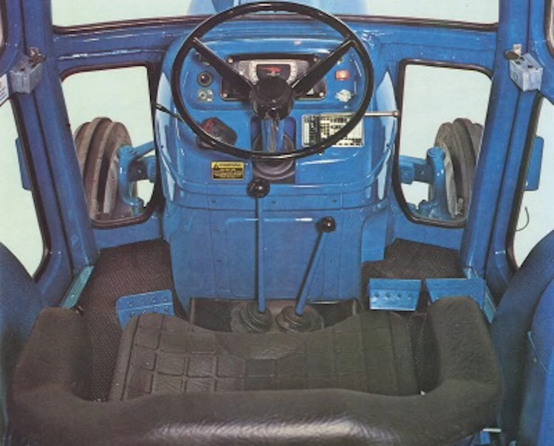 79Ford4600ohjaamo