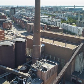 Helenin tavoitteena on hiilineutraali energiantuotanto vuonna 2030. Osana tätä muutosta Helsingin Salmisaaren A-voimalaitoksella tulee mahdolliseksi puupellettien poltto.