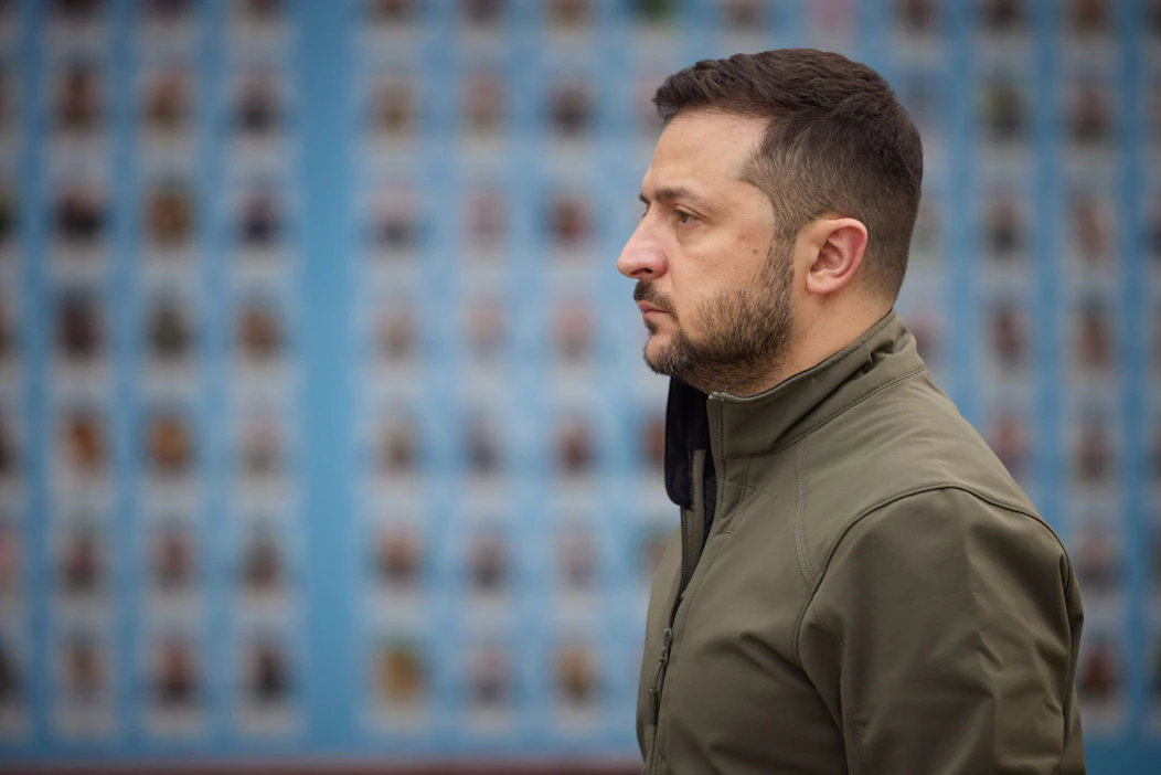 Presidentti Volodymyr Zelenskyin mukaan viranomaisten on tehostettava toimenpiteitä venäläistiedustelun kumouksellisen toiminnan tunnistamiseksi ja torjumiseksi Ukrainan uskonnollisessa ympäristössä. LEHTIKUVA/AFP/Ukrainan presidentin kanslia.