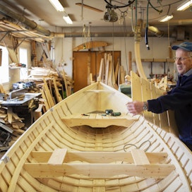 Jokainen puuvene on veneenveistäjä Arvo Ketolaiselle kuin oma lapsi. Työn suola on kiitosten ja hyvän palautteen kuuleminen asiakkailta. 