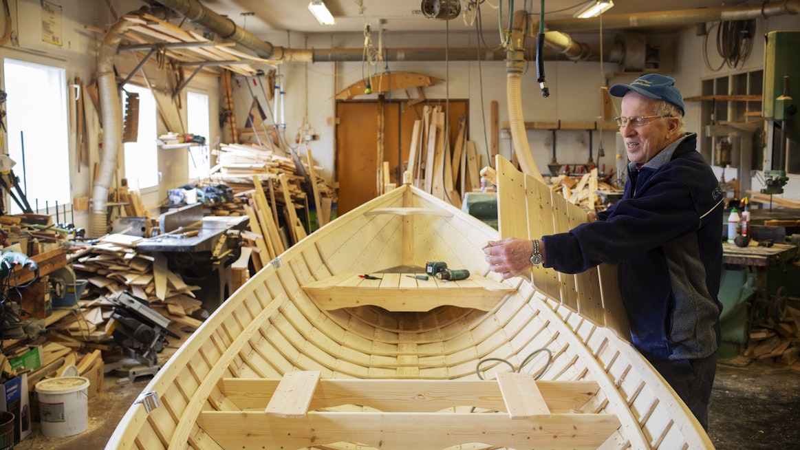 Jokainen puuvene on veneenveistäjä Arvo Ketolaiselle kuin oma lapsi. Työn suola on kiitosten ja hyvän palautteen kuuleminen asiakkailta. 