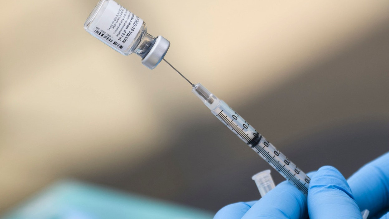 Erittäin nopeasti leviävien varianttien rokote hyväksytään mahdollisesti jo syksyn aikana. LEHTIKUVA/AFP. 