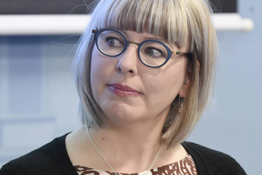 Aino-Kaisa Pekonen istuu vasemmistoliiton edustajana Ylen rahoitusta pohtineessa Matias Marttisen (kok.) johtamassa työryhmässä. Arkistokuva. LEHTIKUVA / Markku Ulander.