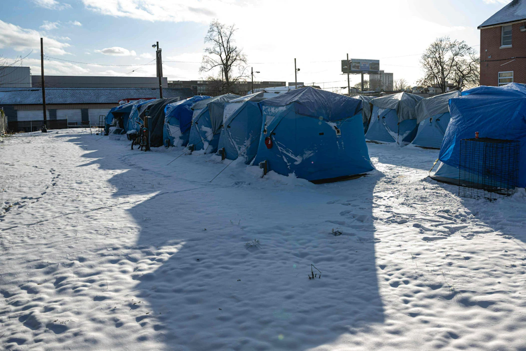Poikkeuksellinen kylmyys on koetellut erityisesti Yhdysvaltojen lukuisia kodittomia. Kuva kodittomien teltta-alueelta Hope Villagesta Kentuckyn Louisvillestä. LEHTIKUVA/AFP.