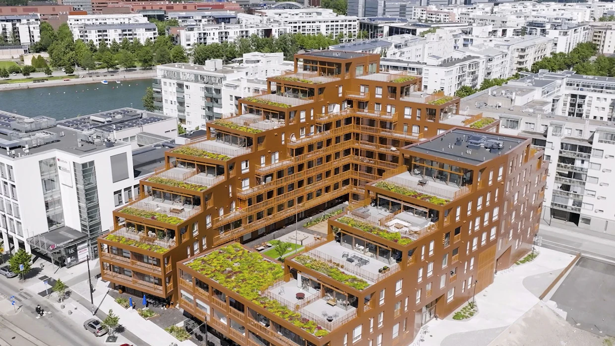 Maamerkki. Helsingin Jätkäsaareen joulukuussa 2024 valmistunut Skanskan rakennuttamassa terassitalossa on 126 asuntoa.