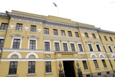 Suomi on toimittanut Ukrainaan yhteensä jo yli 3,4 miljardin euron edestä puolustusmateriaalia. Kuvassa puolustusministeriön rakennus Kasarmitorilla. HEIKKI SAUKKOMAA / LEHTIKUVA. 