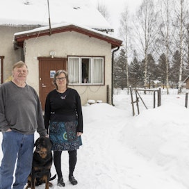 Juha Honkasella, Pirjo Sipillä ja Arri-rottweilerillä on edessä muutto pois Honkasen lapsuudenkodista, jos pakkoliitos vesiosuuskuntaan toteutuu.