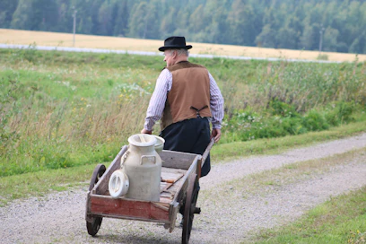 Raimo Isoaho kerää talteen maaseudun historiaa. Kotokutoisessa maaseutumuseossa on nähtävillä maidontuotannon kehitys, separaattoreista tähän päivään. 