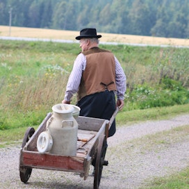 Raimo Isoaho kerää talteen maaseudun historiaa. Kotokutoisessa maaseutumuseossa on nähtävillä maidontuotannon kehitys, separaattoreista tähän päivään. 
