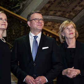 Hallituspuolueiden puheenjohtajat Sari Essayah (kd.), Riikka Purra (ps.), Petteri Orpo (kok.) ja Anna-Maja Henriksson (r.).