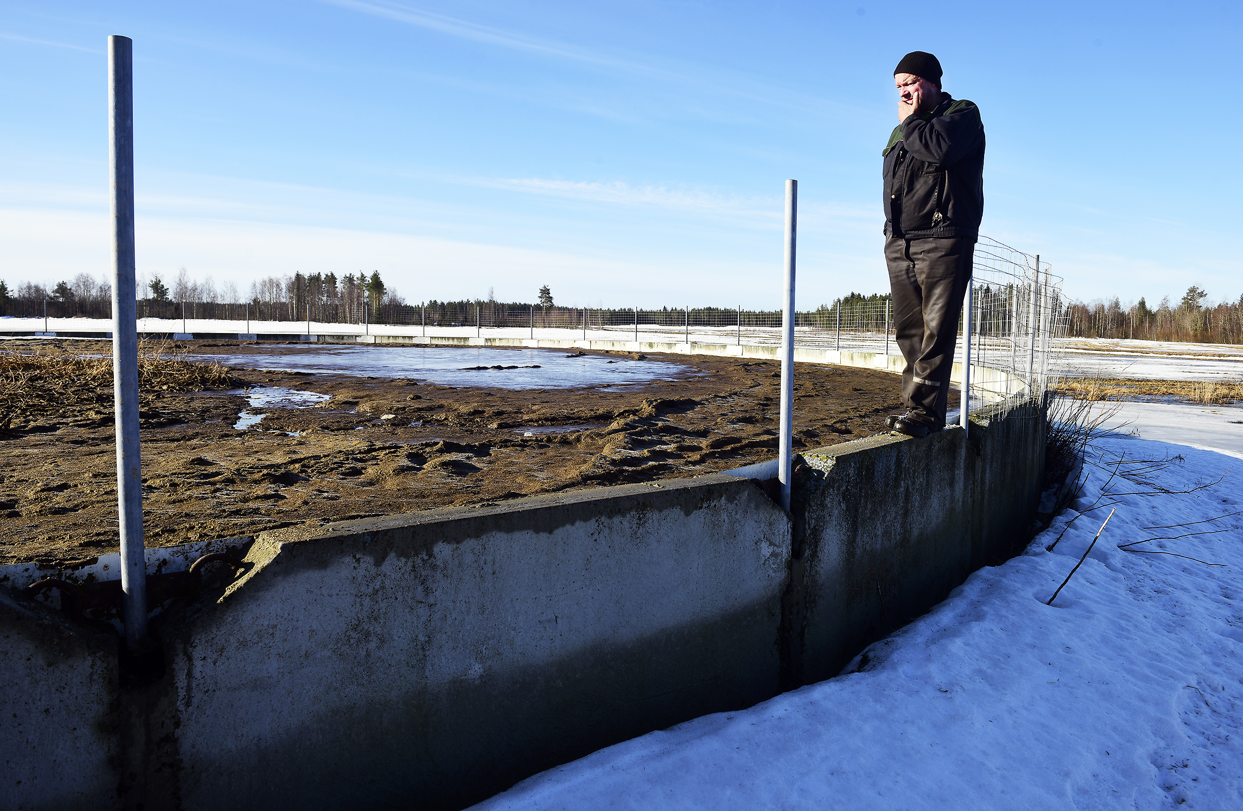 Matti Jussilan lieteallas Lohtajan Väliviirteellä alkaa olla täysi. Varastoa on ajettu jo etäsäiliöön.