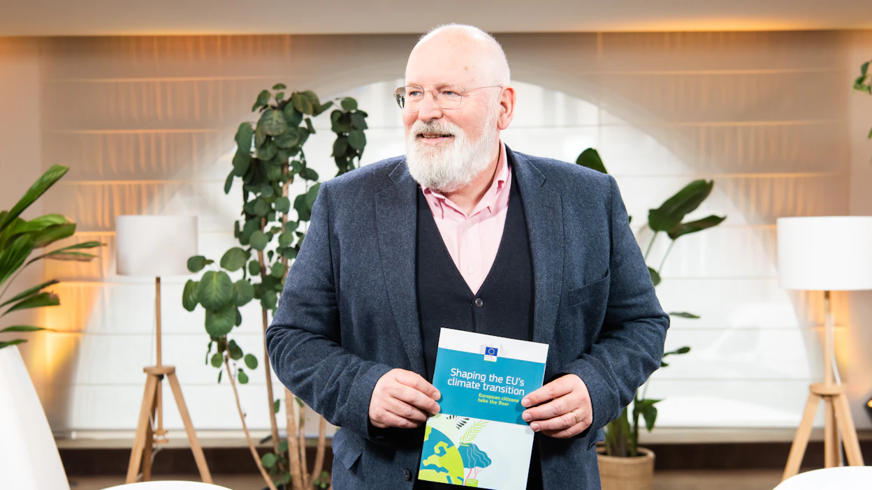 Frans Timmermans puhui EU:n ilmasto-ohjelmasta yleisölle huhtikuun lopussa Brysselissä.