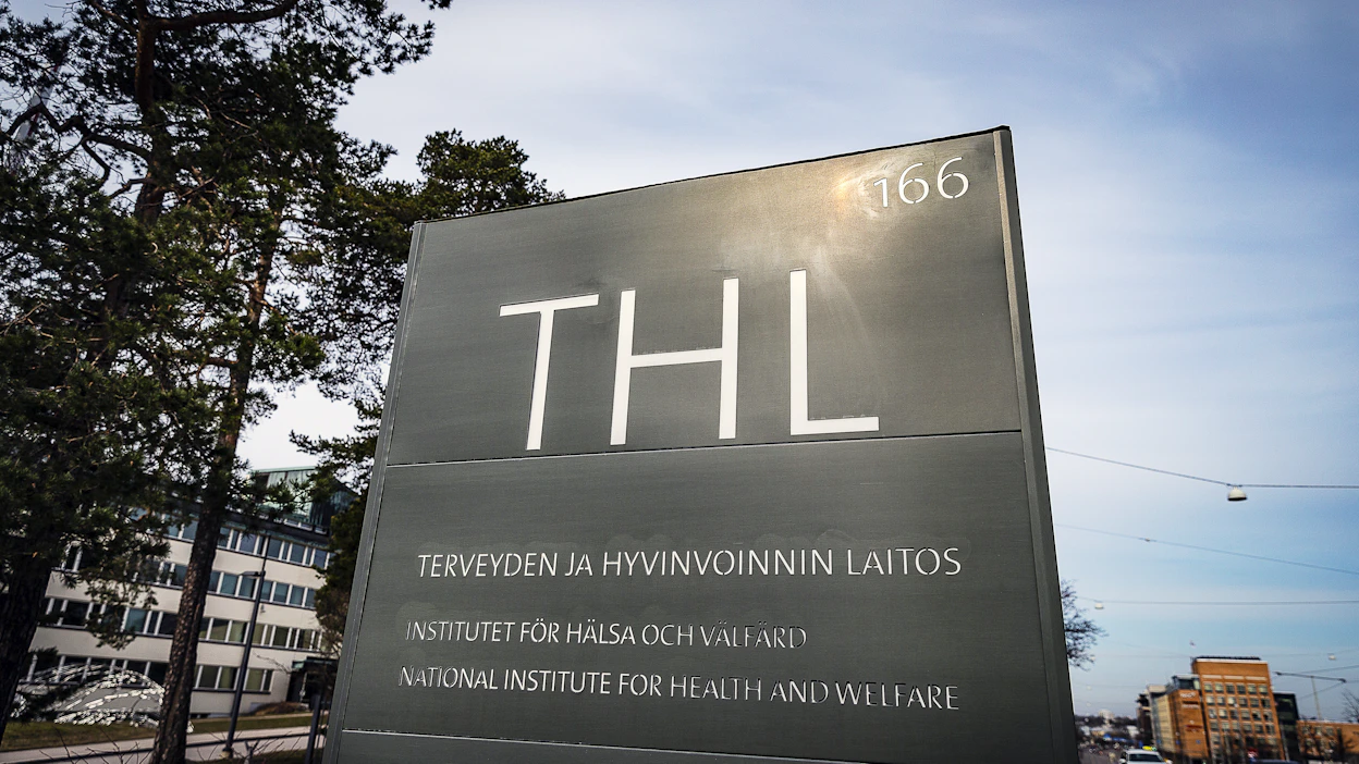 Jos saat huijausviestin, THL kehottaa olemaan avaamatta viestin linkkejä ja poistamaan viestin välittömästi.