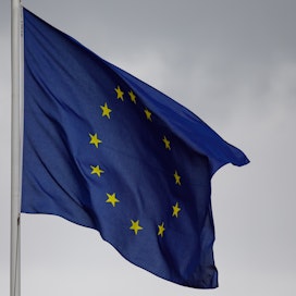 Euroopan komissio on laatinut lobbausdokumentin, jonka avulla yritetään vaikuttaa meppien äänestyksiin.