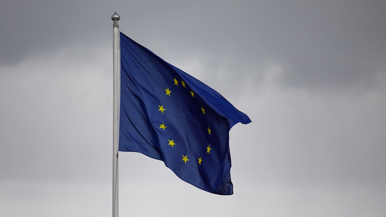 Euroopan komissio on laatinut lobbausdokumentin, jonka avulla yritetään vaikuttaa meppien äänestyksiin.