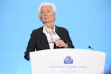 EKP:n pääjohtaja Christine Lagarde totesi lehdistötilaisuudessa, että euroalue etenee hyvin kohti inflaatiotavoitettaan, mikä on edellytys sille, että korkoja voidaan alkaa laskea nykyiseltä ennätyskorkealta tasoltaan. LEHTIKUVA/AFP. 