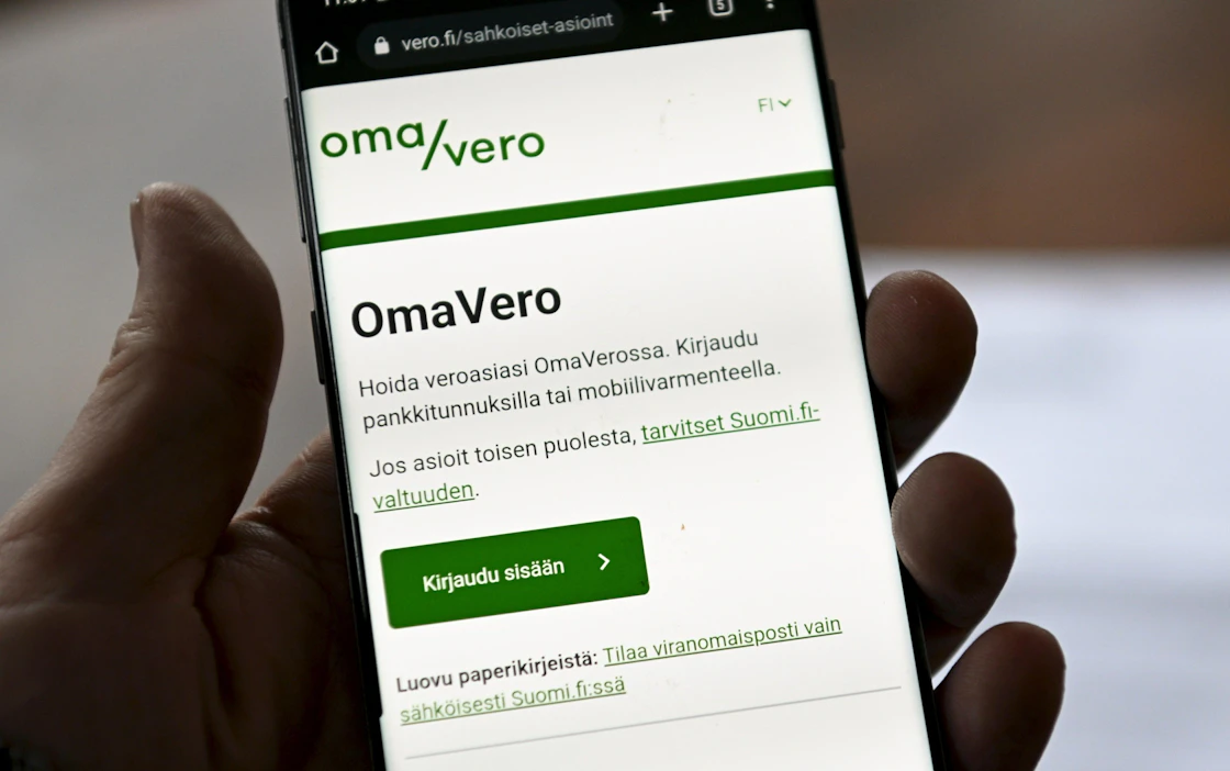 Huijauksessa eri hakukoneilla hakusana "Omavero" on tarjonnut ensimmäisenä hakutuloksena aidon näköistä kalastelusivua Omaveron verkkosivujen nimissä. Kuvassa Omavero-palvelu kuvattuna älypuhelimen näytöltä. LEHTIKUVA / Vesa Moilanen.