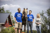 Outi Seppälälle (oik.), Petri Laineelle ja Ismo Koskiselle Retun tämän kauden menestys on tuonut valoa surun keskelle. 