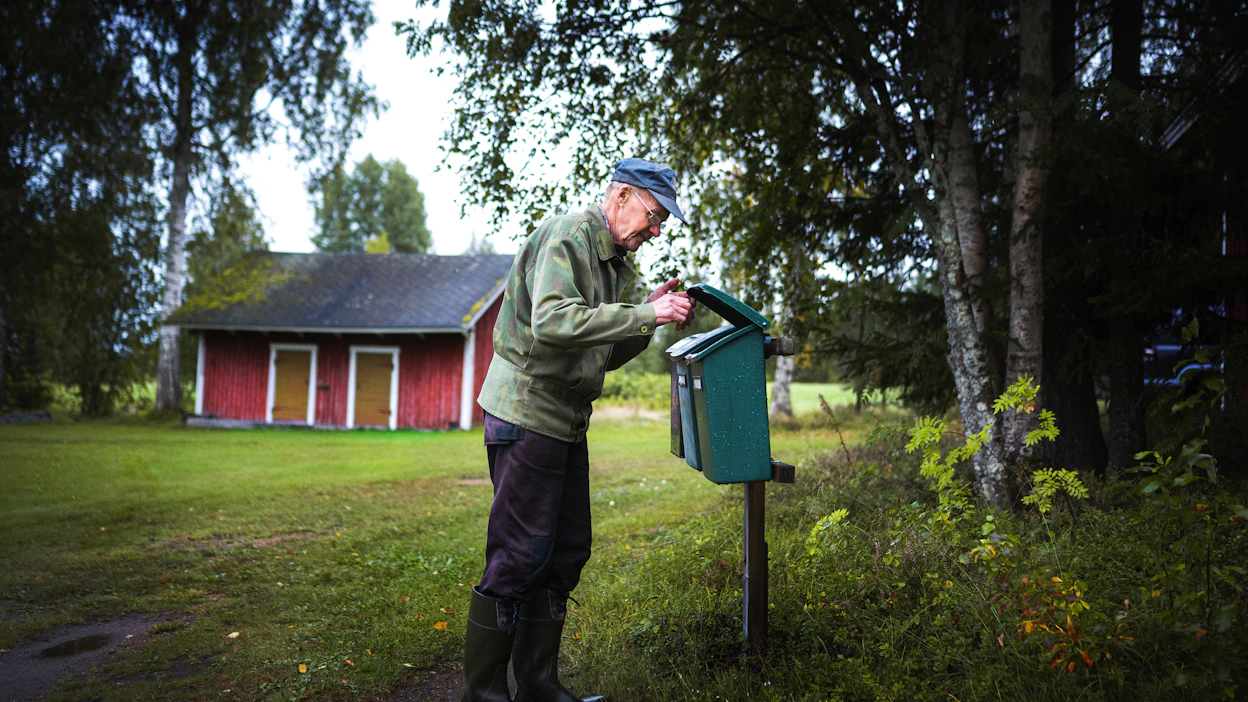 Paltamolainen Ville Väisänen sanoo ymmärtävänsä, jos hintoja täytyy nostaa lehtien jakelussa syrjäseuduille. Polttoaine- ja muut kustannukset ovat nousseet.
