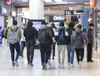 Kysyntää olisi mutta missä ovat Kpop Demon Hunters -elokuvan fanituotteet? Tulppa tuntuu olevan irtoamassa vasta joulun alla.