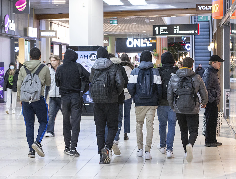 Alle 15-vuotiaiden tekemien ryöstöjen uhri oli useimmiten 12–14-vuotias poika. Kuvituskuva.