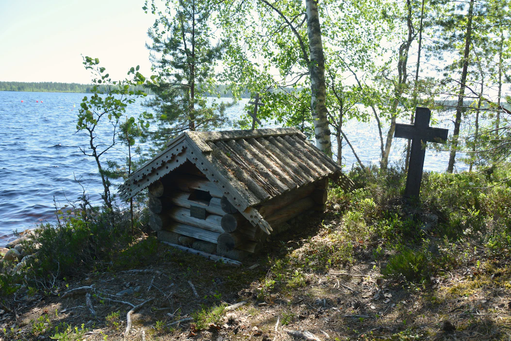 Mikäli yksityistä hautapaikkaa haetaan luonnonsuojelualueelle, lupaprosessiin voidaan tarvita myös ympäristöviranomaisen lupa. Kuvituskuva.