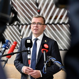 Pääministeri Petteri Orpo vakuutti Brysselissä, että hallitus on yhä toimintakykyinen. LEHTIKUVA / AFP. 