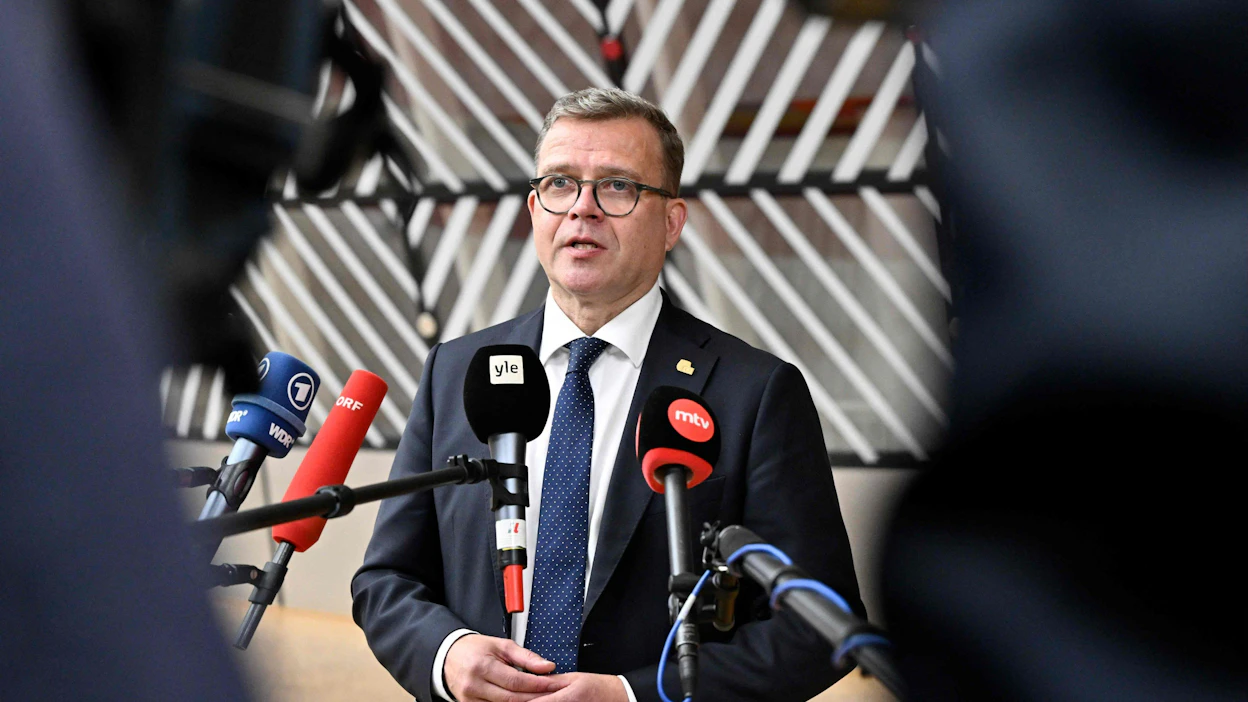 Pääministeri Petteri Orpo vakuutti Brysselissä, että hallitus on yhä toimintakykyinen. LEHTIKUVA / AFP.