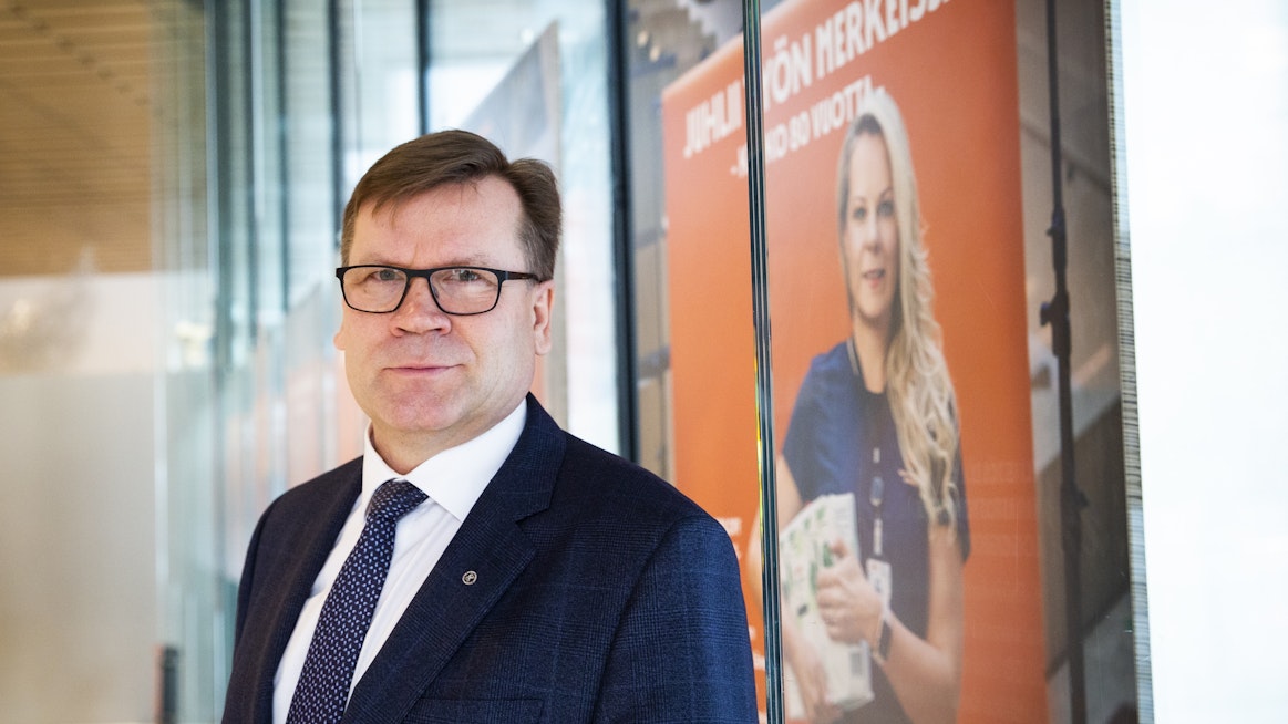 K-ryhmän ruuan kuluttajaverkkokauppa supistui alkuvuonna, mutta verkkokauppa yrityksille kasvoi. Pääjohtaja Mikko Helander arvioi verkkokaupan kasvavan trendinomaisesti jatkossakin. ”Kysymys on elämän normalisoitumisesta pandemian jälkeen.”