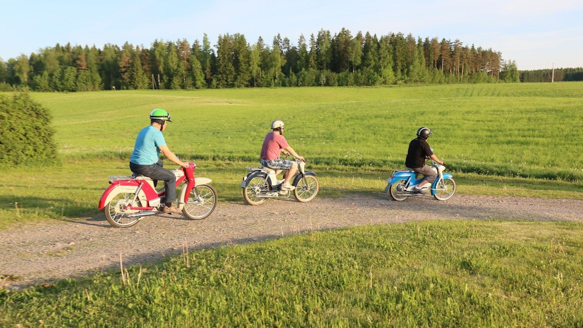 Koneviesti vertaili kolmea 1960-luvulla suosittua mopedimallia: Tunturia, Soliferia ja Öglandia. 