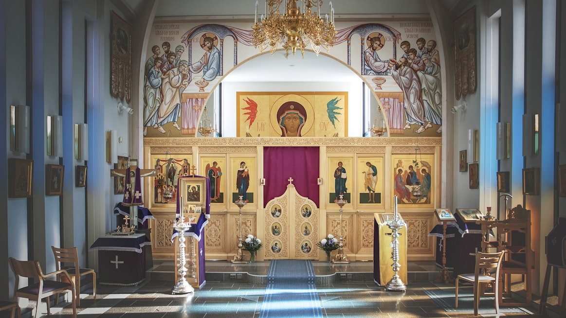 Ortodoksisissa kirkoissa käspaikat eli pyyhkeet ovat säilyneet käytössä. Kuva on Lintulan luostarista Heinävedeltä.