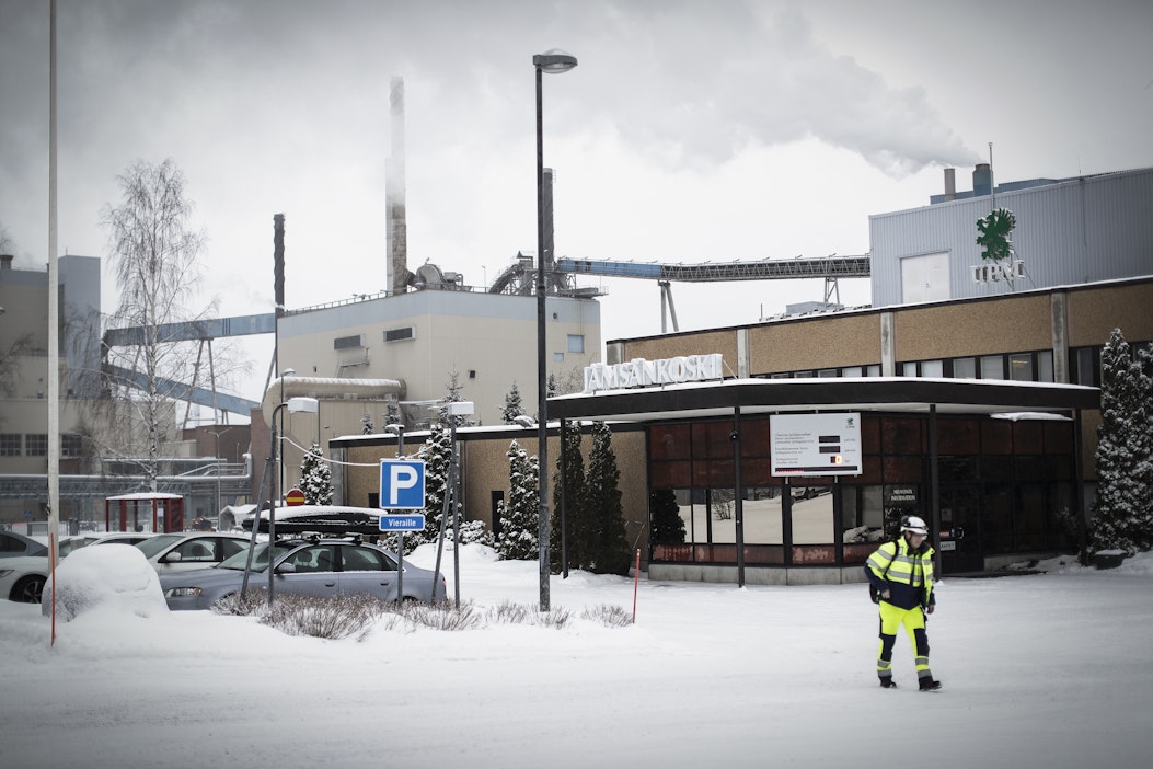 Vuosi sitten Jämsänkosken paperitehtaalla ovi kävi hiljakseen.