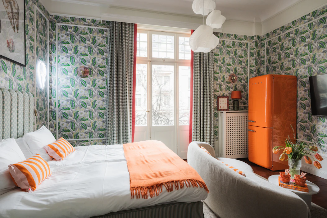 Tukholman Kung Carl-hotellissa Stureplanilla sijaitsee Ruotsin ensimmäinen jäätelöhotellihuone, jonka takana on hotellin lisäksi kotimainen jäätelötehdas 3 Kaveria.