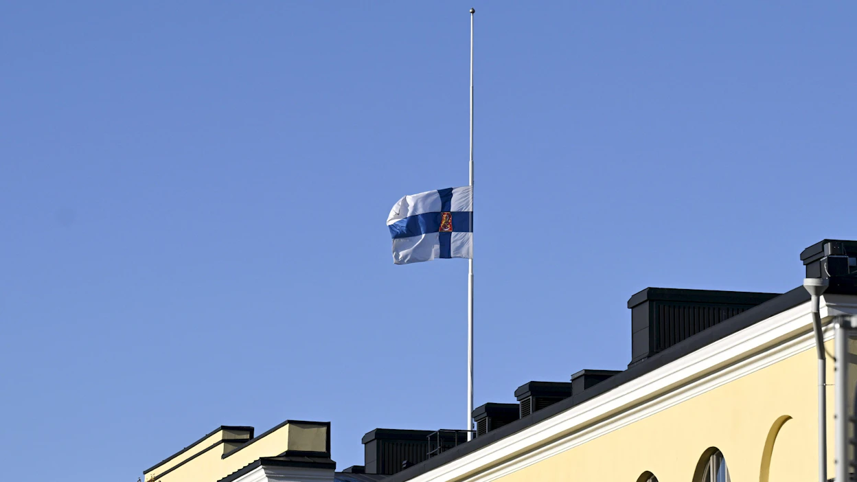 Presidentti Martti Ahtisaari saatetaan haudan lepoon valtiollisissa hautajaisissa myöhemmin ilmoitettavana ajankohtana. LEHTIKUVA / Markku Ulander.