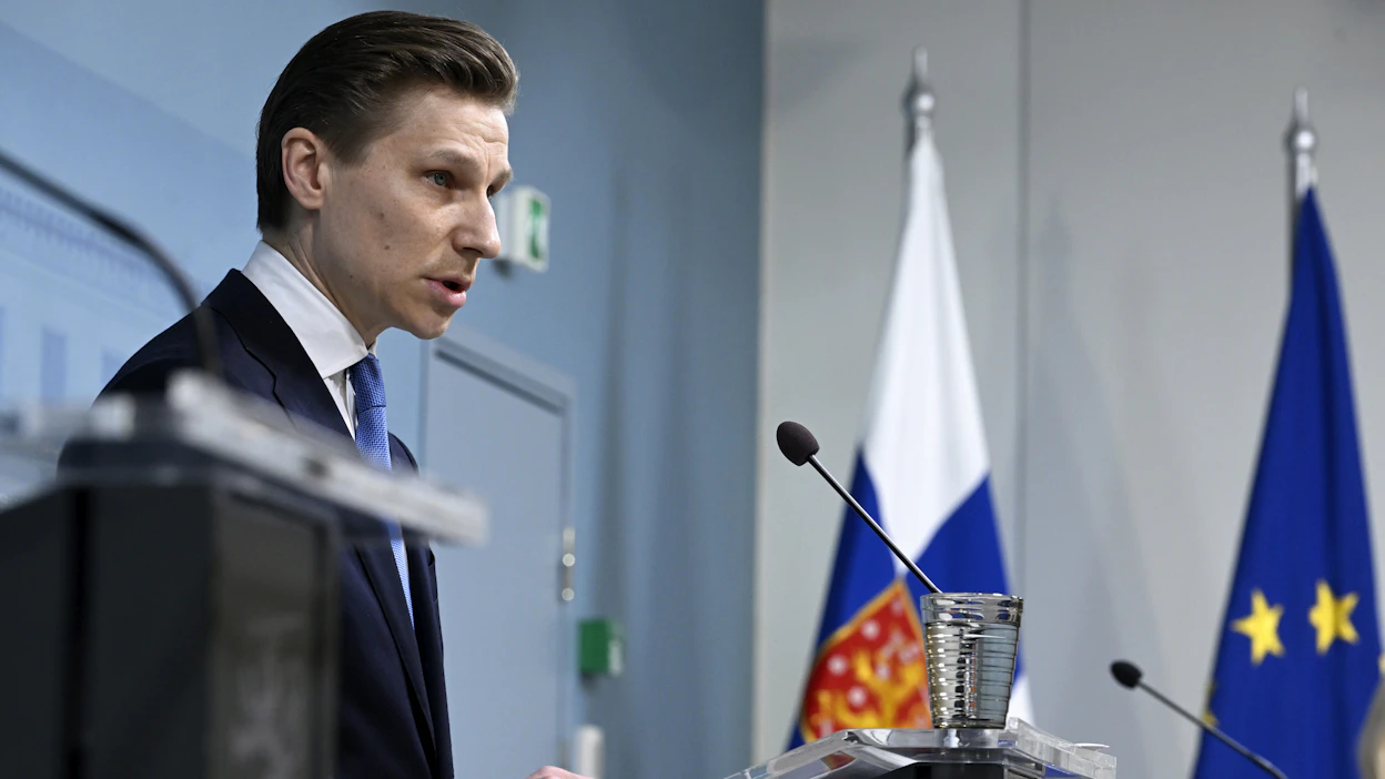 Puolustusministeri Antti Häkkäsen (kok.) mukaan Suomi ei tavoittele ydinasetta alueelleen, eikä tällaista ole Natossa suunnitteilla. LEHTIKUVA / HEIKKI SAUKKOMAA.