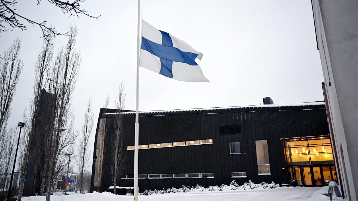 Suruliputus järjestettiin liikenneonnettomuudessa kuolleiden nuorten muistoksi Klaukkalan kirkon pihalla Nurmijärvellä 7. tammikuuta.