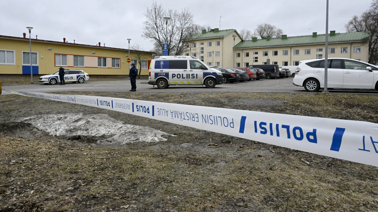 Tapahtuma-aikaan 12-vuotiasta poikaa epäillään murhasta ja kahdesta murhan yrityksestä. Poliisin mukaan epäilty on kuulustelussa kertonut suunnitelleensa tekoa 2–3 viikon ajan. LEHTIKUVA / Markku Ulander.