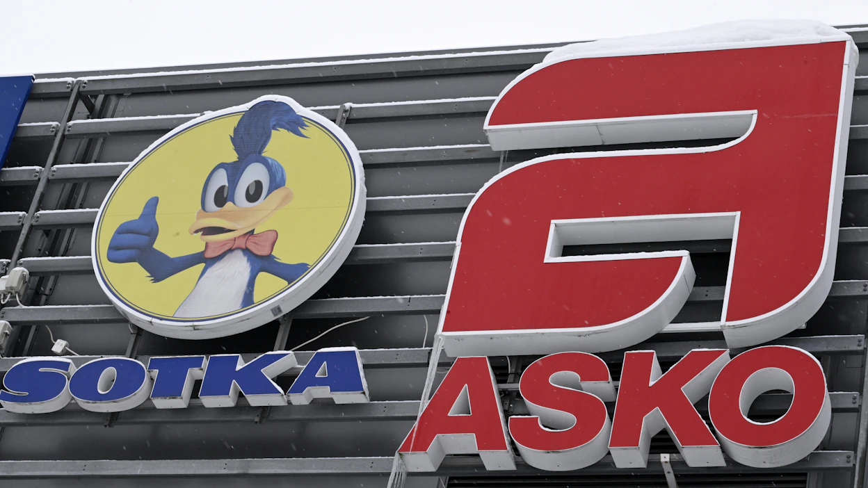 Asko- ja Sotka-huonekaluketjujen konkurssissa on jäänyt jumiin valtaisa määrä asiakkaiden tilauksia. HEIKKI SAUKKOMAA / LEHTIKUVA.