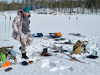 Kalustoesittely. Kaikki on erämaahan tuotava paitsi pakin ripustukseen tarkoitettu keikkistanko, joka on paikallishankintaa.