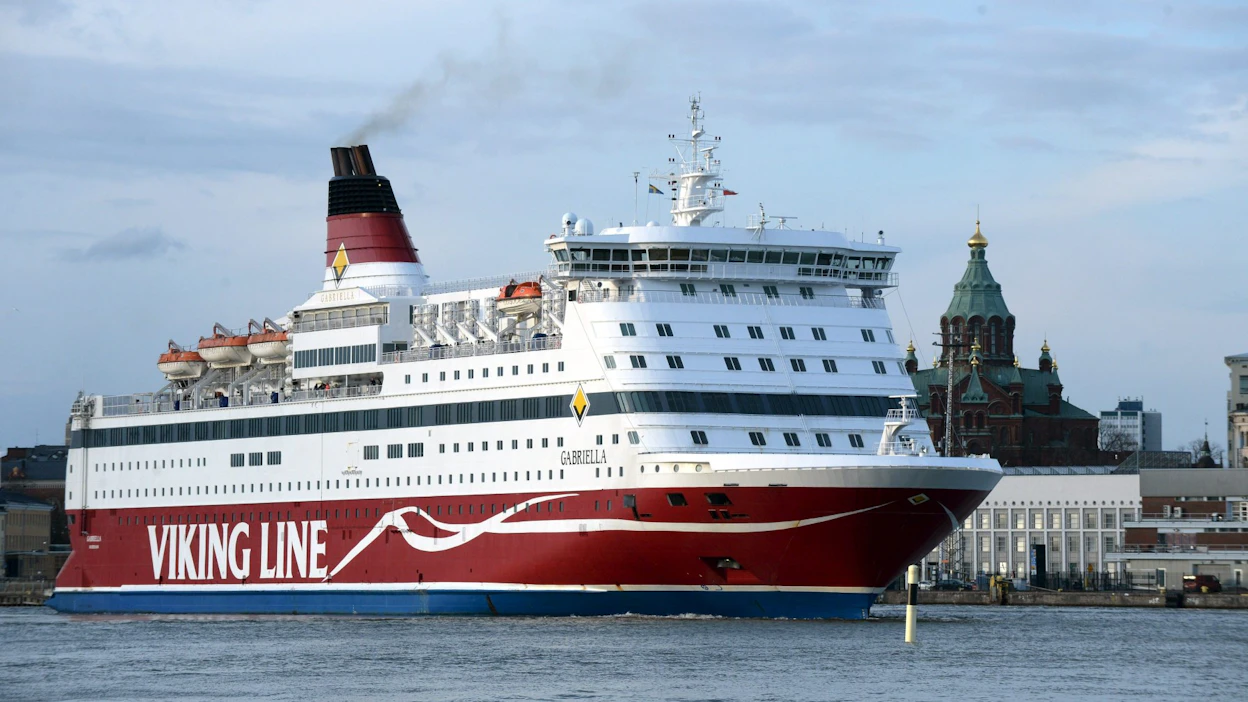 Ruotsissa riehuvalla Hans-myrskyllä ei toistaiseksi ole vaikutusta Ruotsin ja Suomen välillä matkustavien liikkumiseen. Kuvassa Viking Linen alus Gabriella. LEHTIKUVA / Mikko Stig.