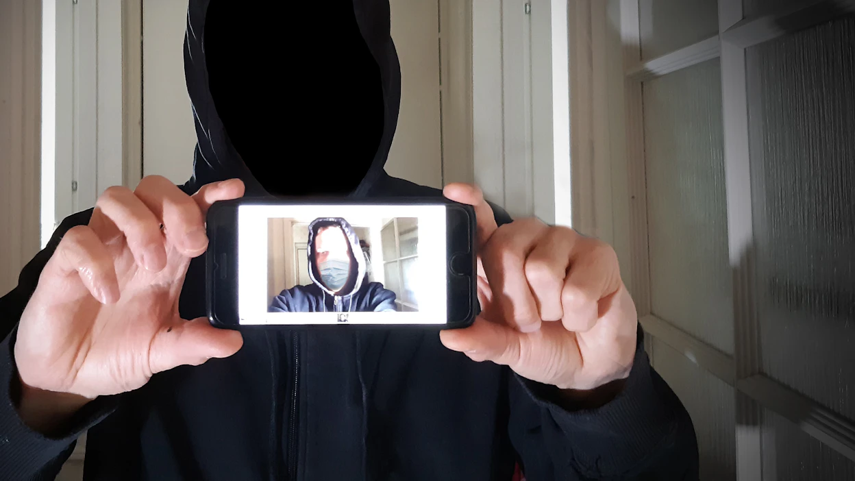 Rahamuuleiksi värvättyjen henkilöiden tarkoituksena on vaikeuttaa rikoksella saatujen varojen pysäyttämistä, jäljittämistä ja poisottamista. Kuvituskuva.