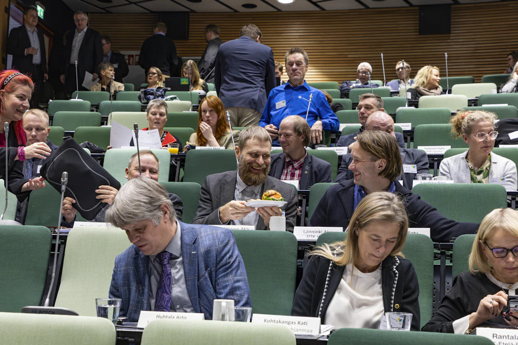 MTK:n uuden puheenjohtajanvaali käynnistyy Helsingin Hanasaaressa torstaina kello 8.30. Valinnan tekevät 79 valtuuskunnan jäsentä, joiden marraskuinen kokousrupeama alkoi jo keskiviikkona.