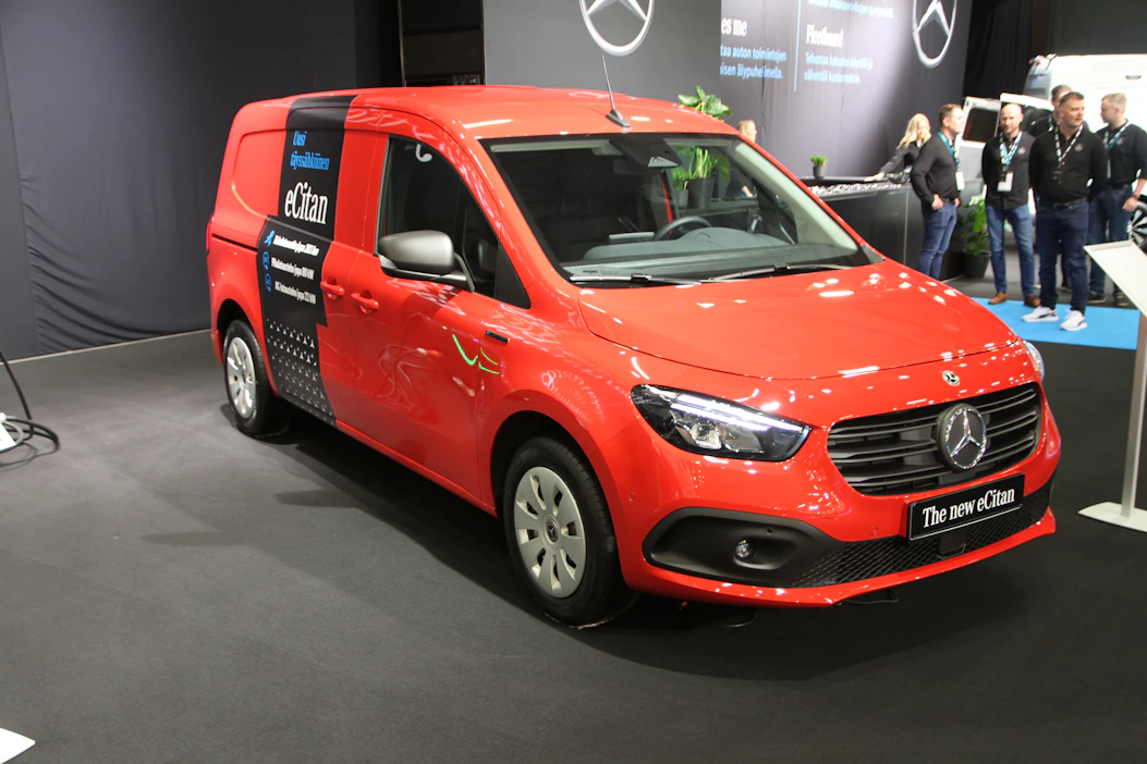 Mercedes-Benz lopettaa myös kuvassa olevan täyssähköisen eCitanin tuotannon. Auto oli esillä vuoden 2023 kuljetusmessuilla.