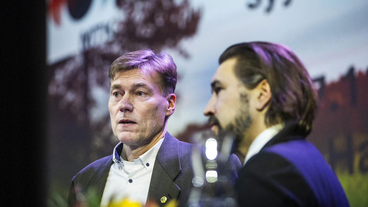 Arto Laine (vasemmalla) ja Tero Lahti toivoivat MTK:n valtuuskunnassa, että ravitsemussuosituksissa otettaisiin huomioon myös huoltovarmuusnäkökulma.