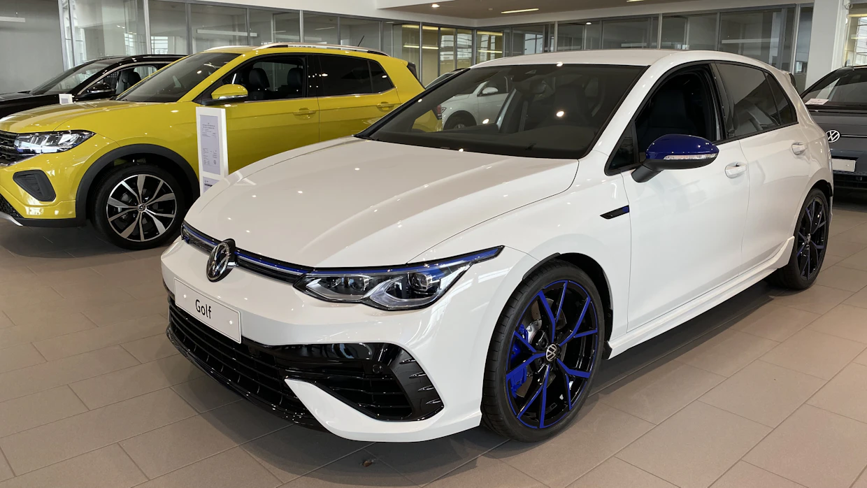 Tänä vuonna 50 vuotta täyttänyt Volkswagen Golf kiinnostaa myös käytettynä.