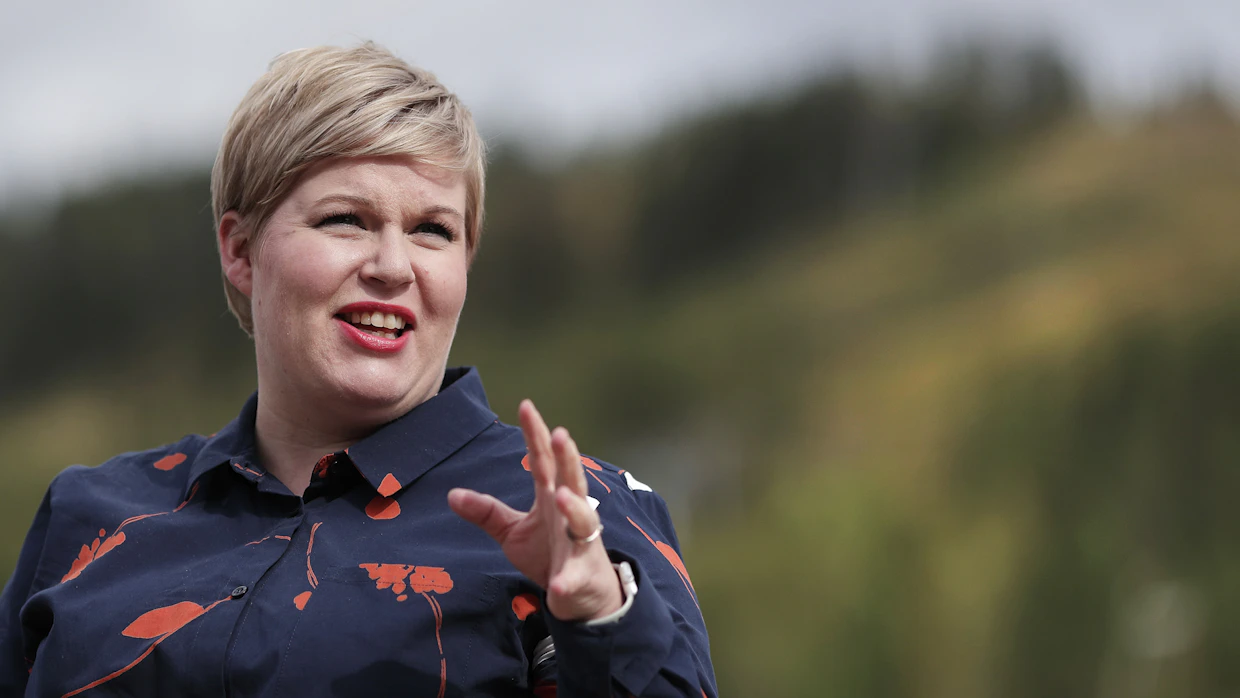 Keskustan puheenjohtaja Annika Saarikko ei ollut tyytyväinen hallituksen päätöksiin.
