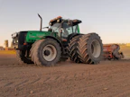 Valtra Valmet 8950 on legendaarinen malli, sillä muiden 8000-sarjalaisten siirtyessä Stanadynen jakajapumppuun, 8950:n 634 DSBIE-moottoriin asennettiin P3000-sarjan rivipumppu ja imusarjaan ilmasta veteen ahtoilman jäähdytin. 8950:n teho-paino-suhde oli valmiiksi hyvä ja moottorin ruiskutuslaitteissa oli mukava tehoreservi sinettien takana.