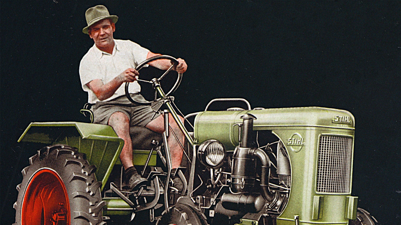 Stihl-traktoreita alettiin tehdä vuonna 1948. Päälle 700-kiloisissa traktoreissa oli omat ilmajäähdytteiset kaksitahtidieselit, joissa ilma siirtyi palotilaan bensamoottoreiden tavoin kampikammion kautta. Tuotanto lopetettiin kannattamattomana 2 000 traktorin jälkeen vuonna 1963, moottoreita tehtiin vielä kahden vuoden ajan. 