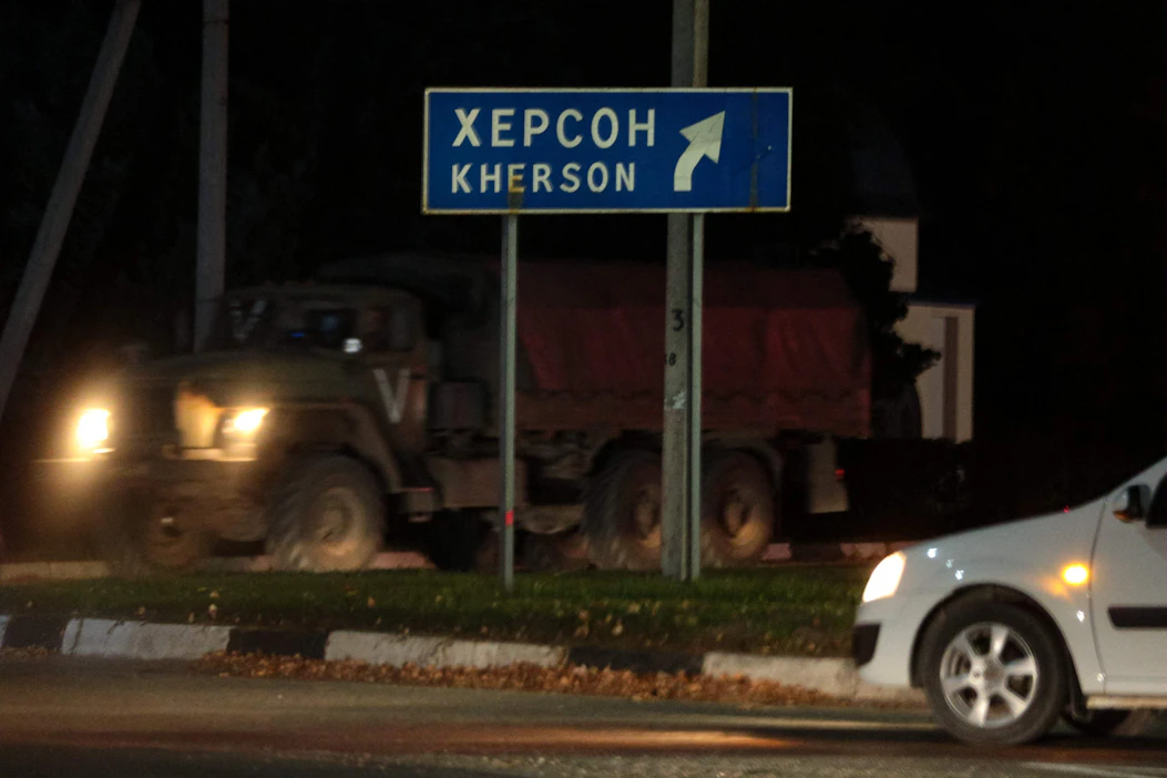 Venäjän kerrotaan jatkavan puolustuslinjan rakentamista Hersonin alueen ja Krimin välille. LEHTIKUVA/AFP.