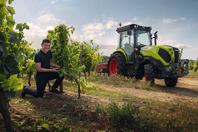 Claas on valmistuttanut penikokoiset traktort jo pitkään Carrarolla. Vuonna 2021 esiteltiin Claas Nexosin uusin mallisukupolvi.